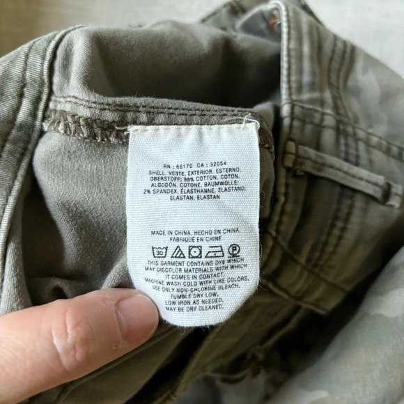 Anthropologie  Cropped Camo Flare Utility Pants Size 27 - Picture 8 of 8